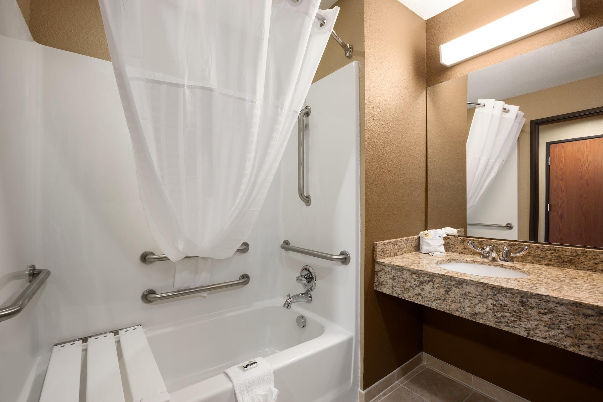 Microtel Inn & Suites Котула Екстериор снимка