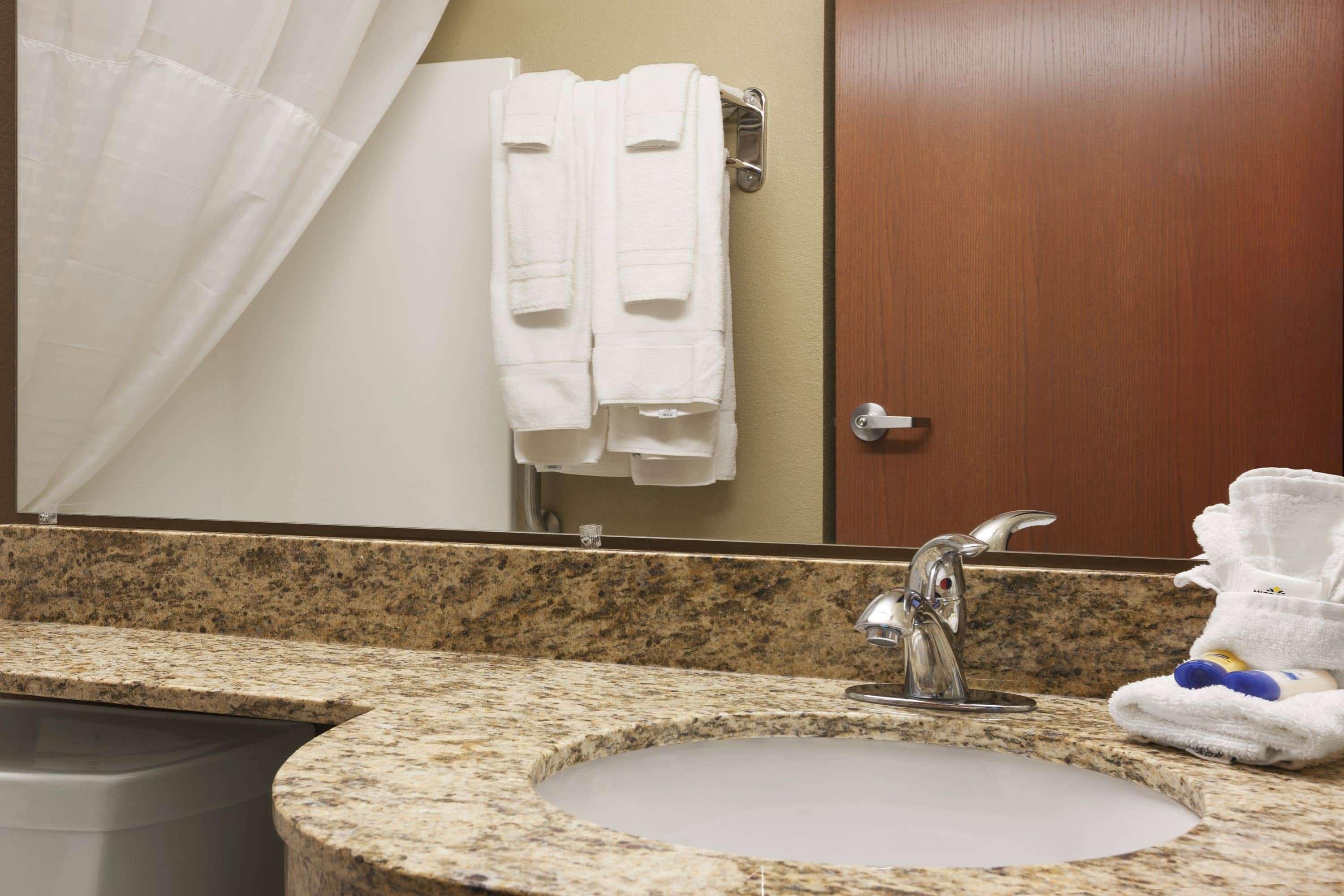 Microtel Inn & Suites Котула Екстериор снимка