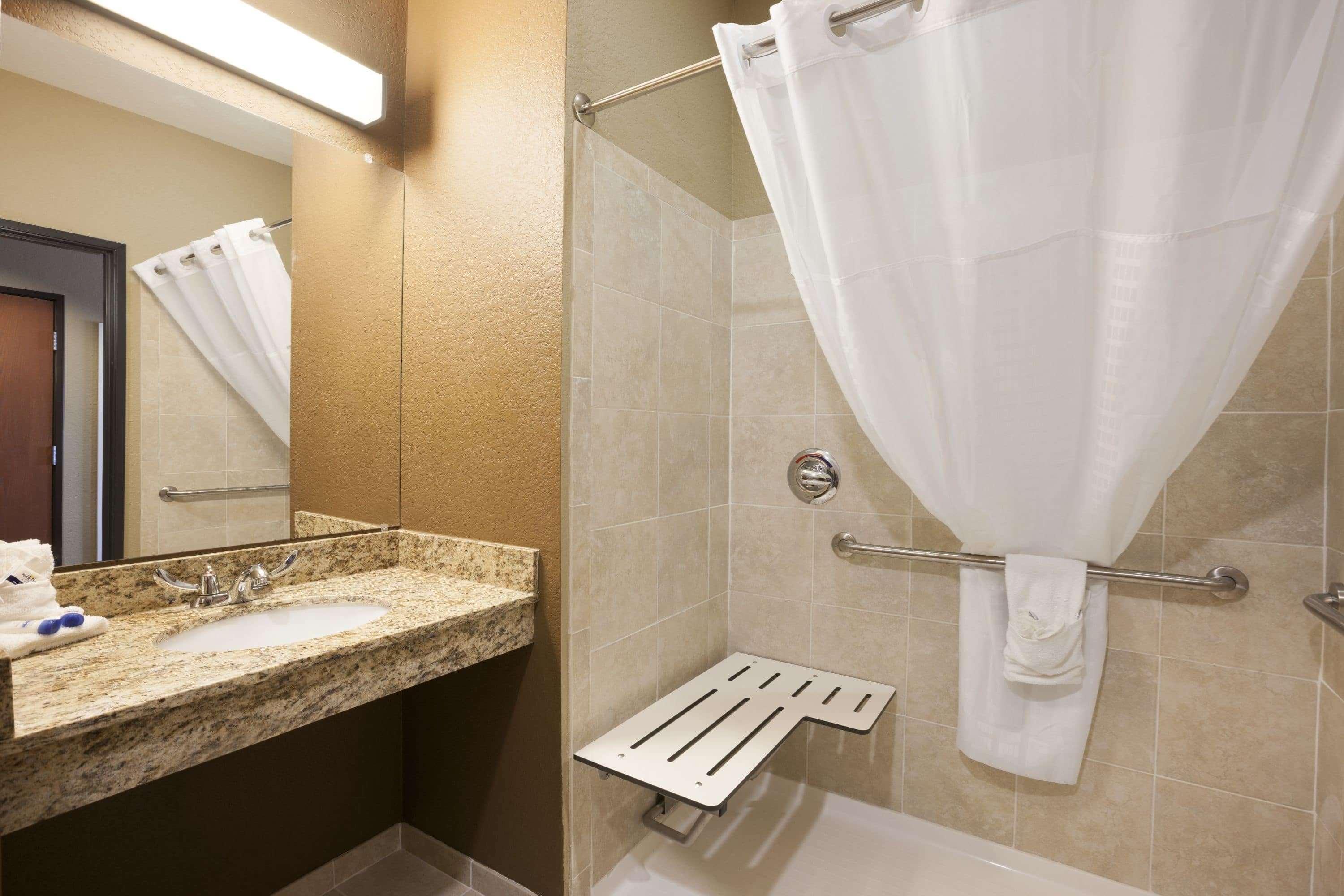 Microtel Inn & Suites Котула Екстериор снимка
