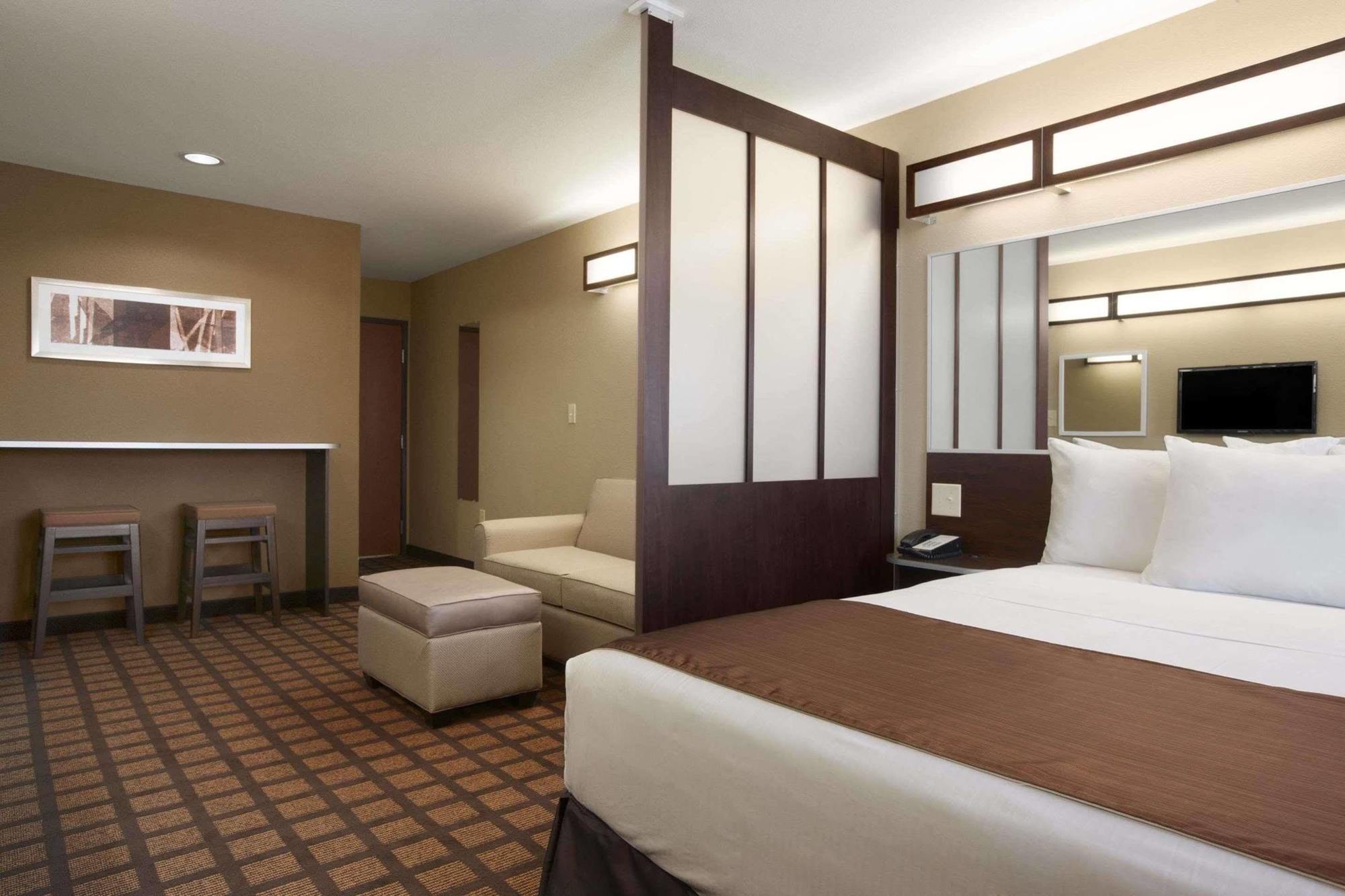 Microtel Inn & Suites Котула Екстериор снимка